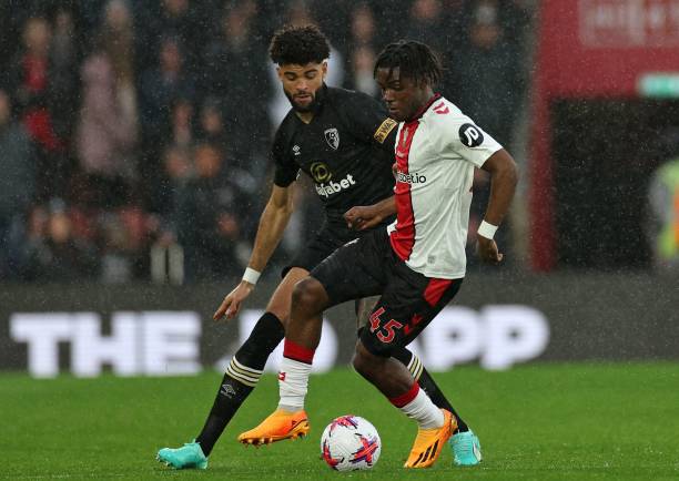 以其出色的 以其出色的