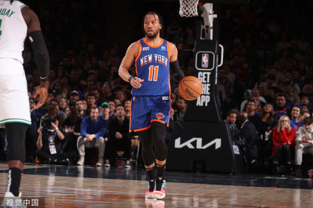 电讯报：滕哈赫相信自己不会被解雇，目前已离开俱乐部去度假.