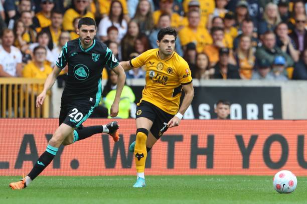 授牌!国际奥委会主席巴赫为总台2026年米兰冬奥会国际公用信号制作团队颁发制播牌证.